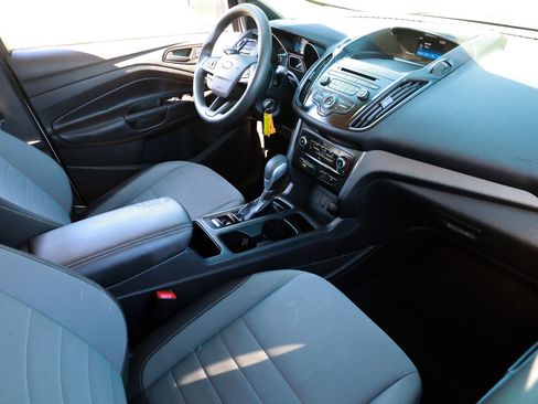 Used 2017 Ford Escape S image 18