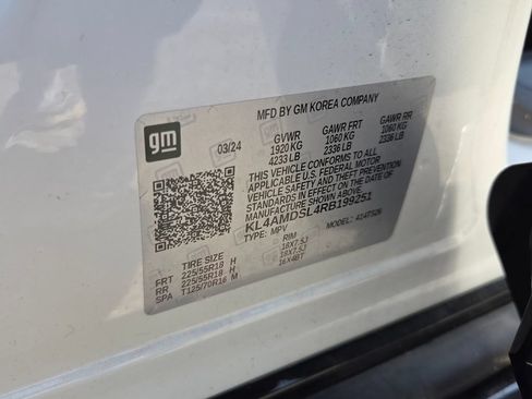 Certified 2024 Buick Encore GX Sport Touring FWD image 11