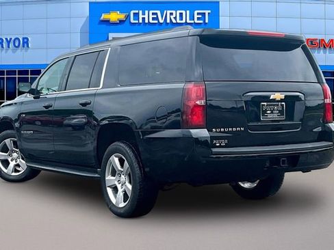 Used 2018 Chevrolet Suburban LT RWD image 4