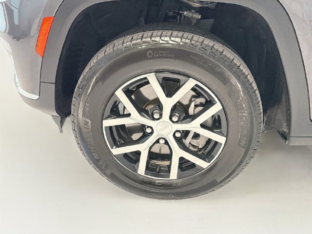 Used 2024 Jeep Grand Cherokee L Limited AWD/4WD image 26