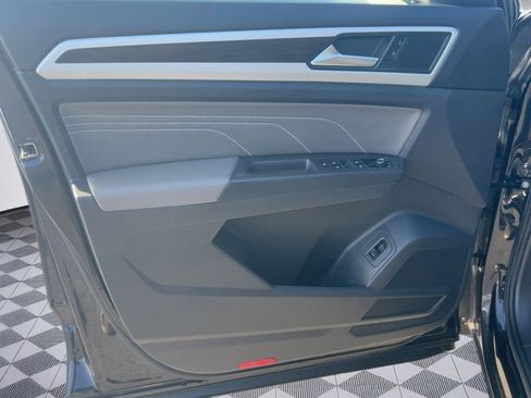 Certified 2023 Volkswagen Atlas SE image 19