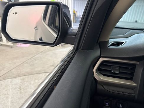Used 2018 GMC Acadia Denali w/ Technology Package FWD image 40