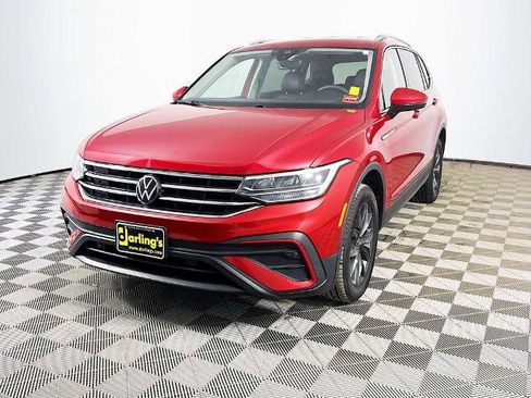 Used 2022 Volkswagen Tiguan SE image 3