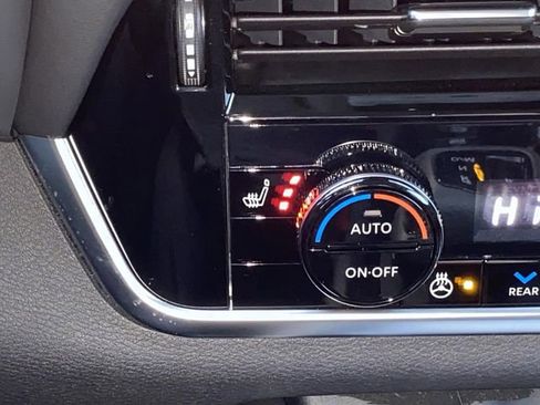 Used 2025 Nissan Rogue SL w/ SL Premium Package image 8