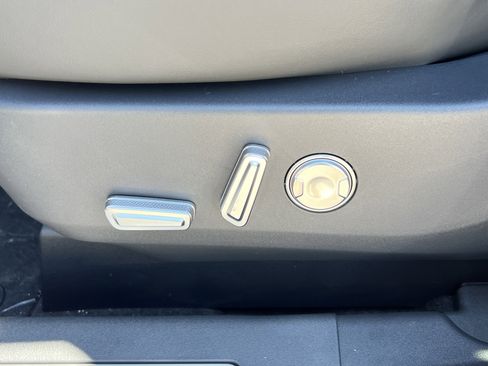 New 2025 Lincoln Nautilus Premier w/ Equipment Group 102A image 24