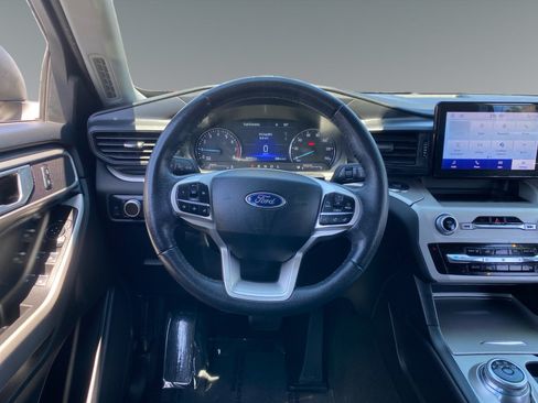 Used 2023 Ford Explorer XLT RWD image 12