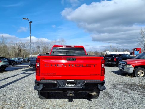 Used 2024 Chevrolet Silverado 2500 Custom w/ Custom Value Package image 6