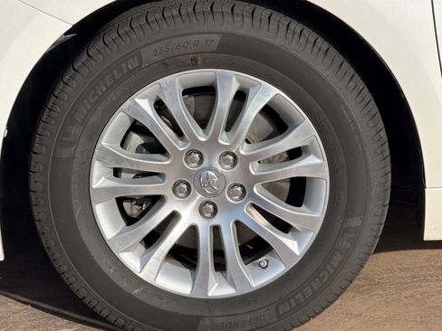 Used 2015 Toyota Sienna XLE w/ XLE Navigation Package image 31