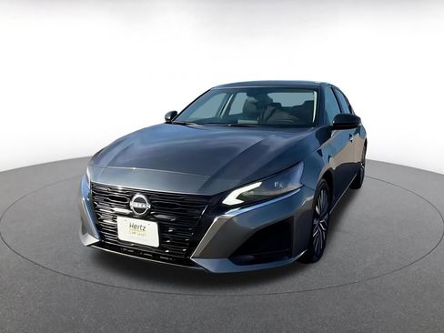 Used 2025 Nissan Altima 2.5 SV image 7