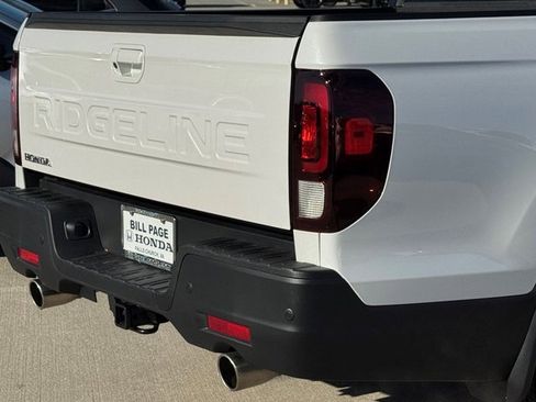 Certified 2025 Honda Ridgeline Black Edition image 8