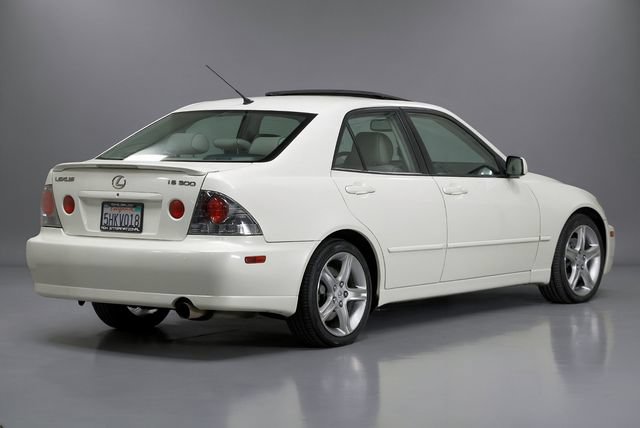 Used 2004 Lexus IS 300 w/ Pwr & Alcantara Pkg RWD image 2