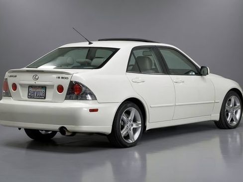 Used 2004 Lexus IS 300 RWD image 2