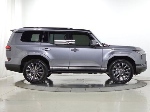 Used 2025 Lexus GX 550 w/ Cold Area Package AWD/4WD image 13