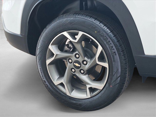Certified 2025 Chevrolet Trax LT w/ LT Convenience Package FWD image 29