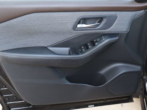 Used 2023 Nissan Rogue SV AWD/4WD image 19