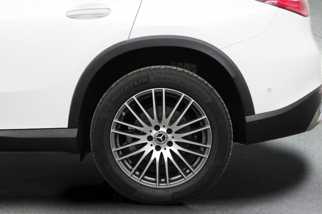 Used 2025 Mercedes-Benz GLC 300 image 8