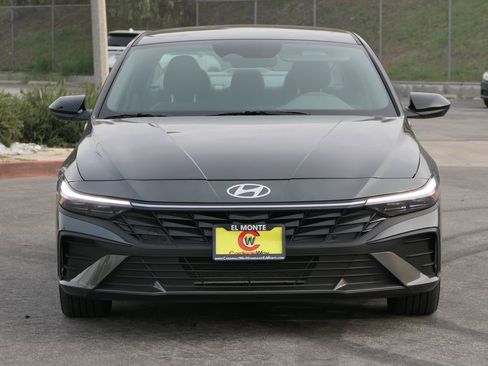 Certified 2025 Hyundai Elantra Sport image 8