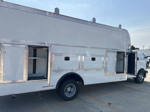 New 2025 Chevrolet Express 4500 w/ Power Convenience Package RWD image 10