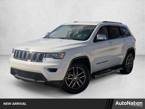 Used 2018 Jeep Grand Cherokee Laredo image 1