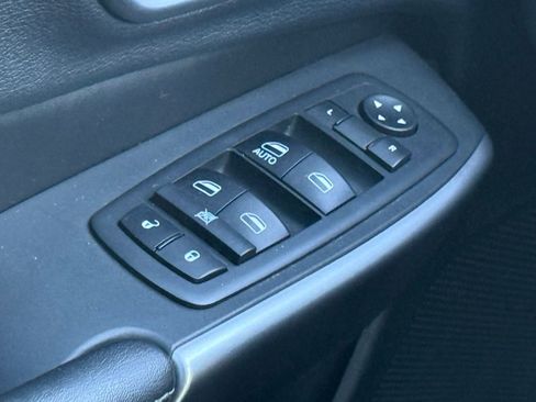 Used 2019 Jeep Cherokee Latitude w/ Popular Appearance Group FWD image 30