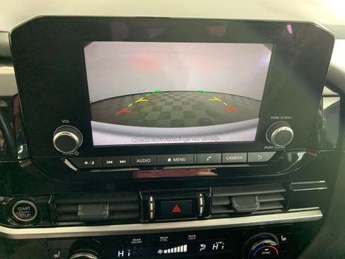 Used 2024 Nissan Pathfinder SV image 11