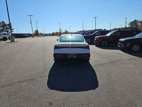 New 2025 Hyundai Elantra Limited w/ Cargo Package image 17