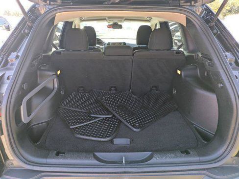 Certified 2017 Jeep Cherokee Latitude w/ Cold Weather Group image 11