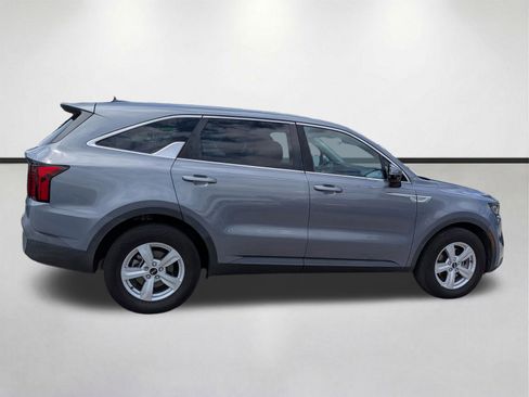 Used 2021 Kia Sorento LX FWD image 3