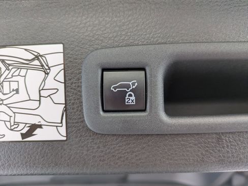 Used 2022 Toyota Sienna XSE image 22