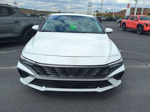 Used 2025 Hyundai Elantra SEL FWD image 3