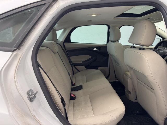 Used 2015 Ford Focus SE FWD image 15
