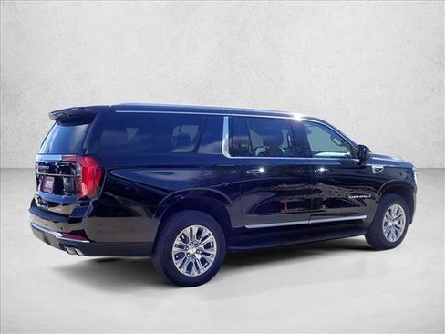 Used 2025 GMC Yukon XL Denali AWD/4WD image 4