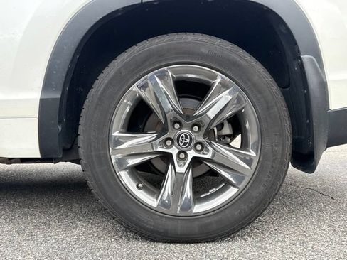 Used 2018 Toyota Highlander Limited Platinum AWD/4WD image 9