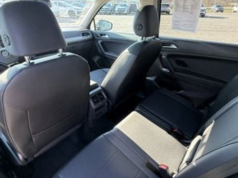 Certified 2019 Volkswagen Tiguan SE w/ Panoramic Sunroof Package image 8