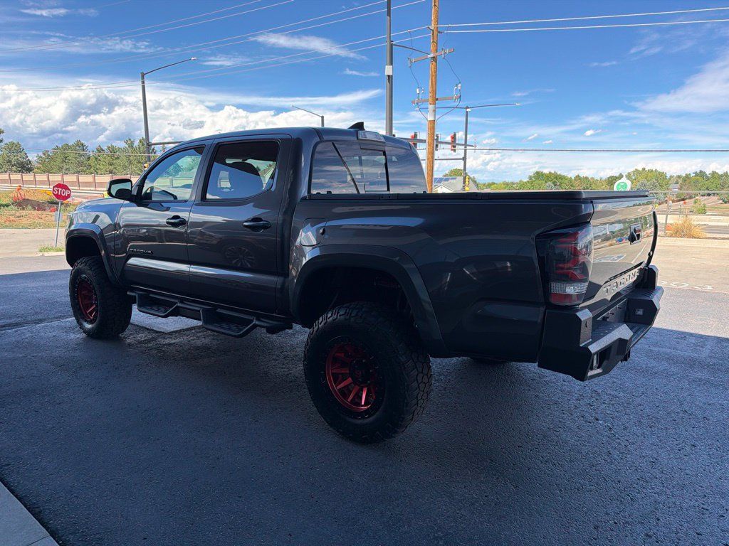 Used 2017 Toyota Tacoma TRD Sport w/ Tow Package (A/T) AWD/4WD image 4