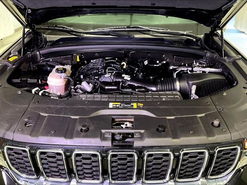 Used 2022 Jeep Grand Cherokee Limited image 29