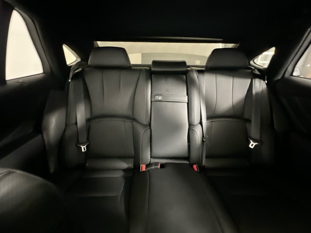 Used 2023 Lexus LS 500 w/ Accessory Package (Z2) RWD image 30