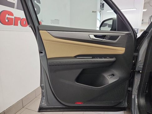 New 2026 Volkswagen Atlas Cross Sport SE FWD image 8