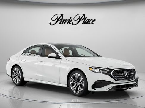 New 2026 Mercedes-Benz E 350 4MATIC Sedan image 32