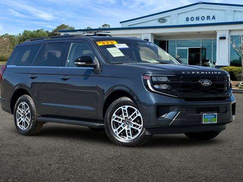 Certified 2025 Ford Expedition Active AWD/4WD image 2