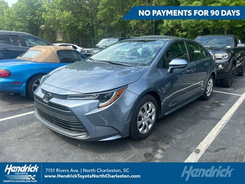 Used 2025 Toyota Corolla LE w/ Convenience Package FWD image 1