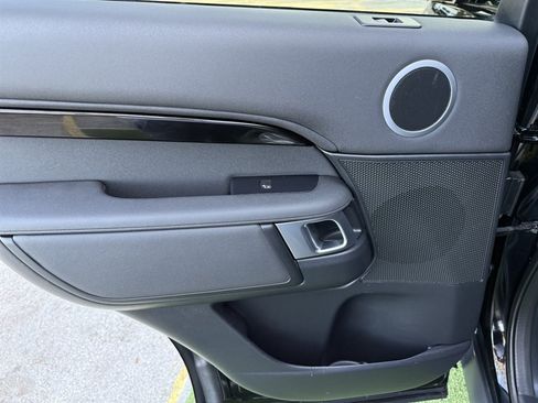 Used 2020 Land Rover Discovery SE AWD/4WD image 12