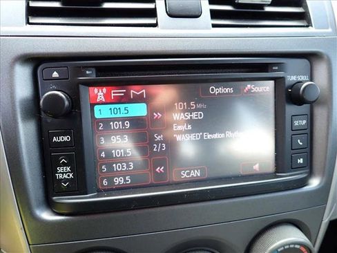 Used 2013 Toyota Corolla LE FWD image 18