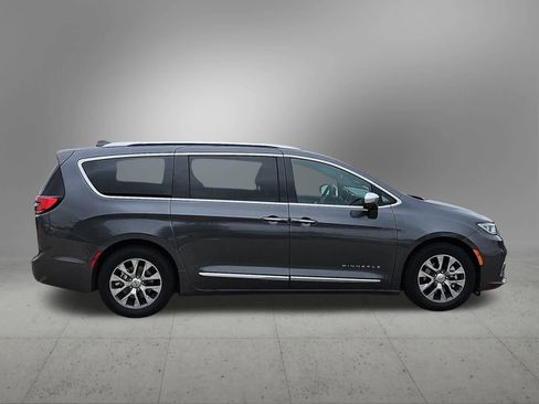 Used 2022 Chrysler Pacifica Pinnacle image 7