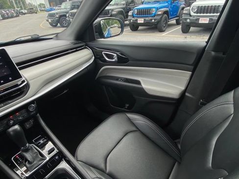 Used 2025 Jeep Compass Limited AWD/4WD image 27