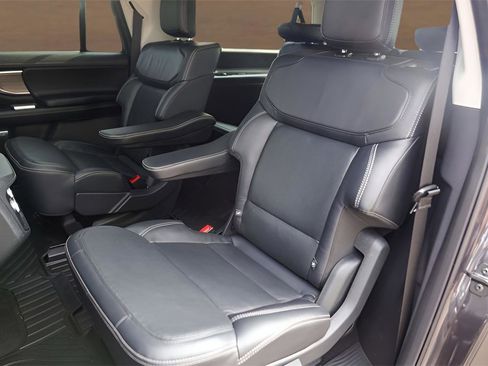 Used 2025 Ford Expedition Max Platinum w/ Driver's Package image 25