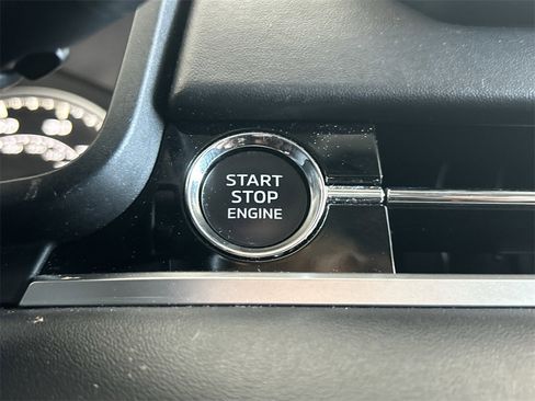 Used 2024 Mitsubishi Outlander SE image 29