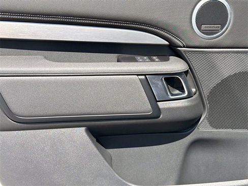 New 2025 Land Rover Discovery Dynamic SE image 15