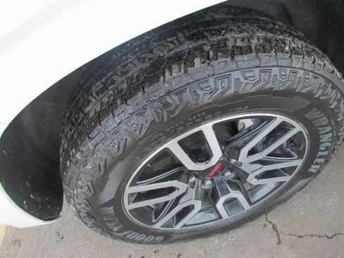 Used 2021 GMC Yukon XL AT4 w/ AT4 Premium Plus Package image 11