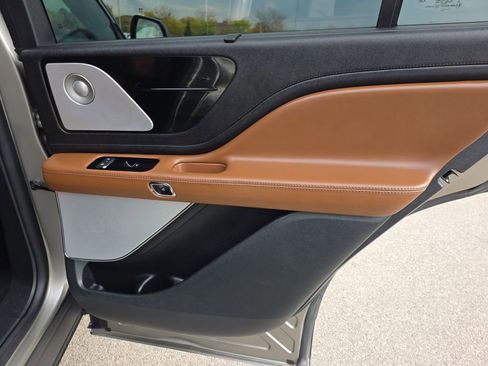 Used 2023 Lincoln Aviator Reserve w/ Equipment Group 201A image 44